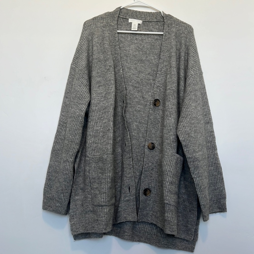 Beautiful H&M boyfriend cardigan with tortoise shell buttons!